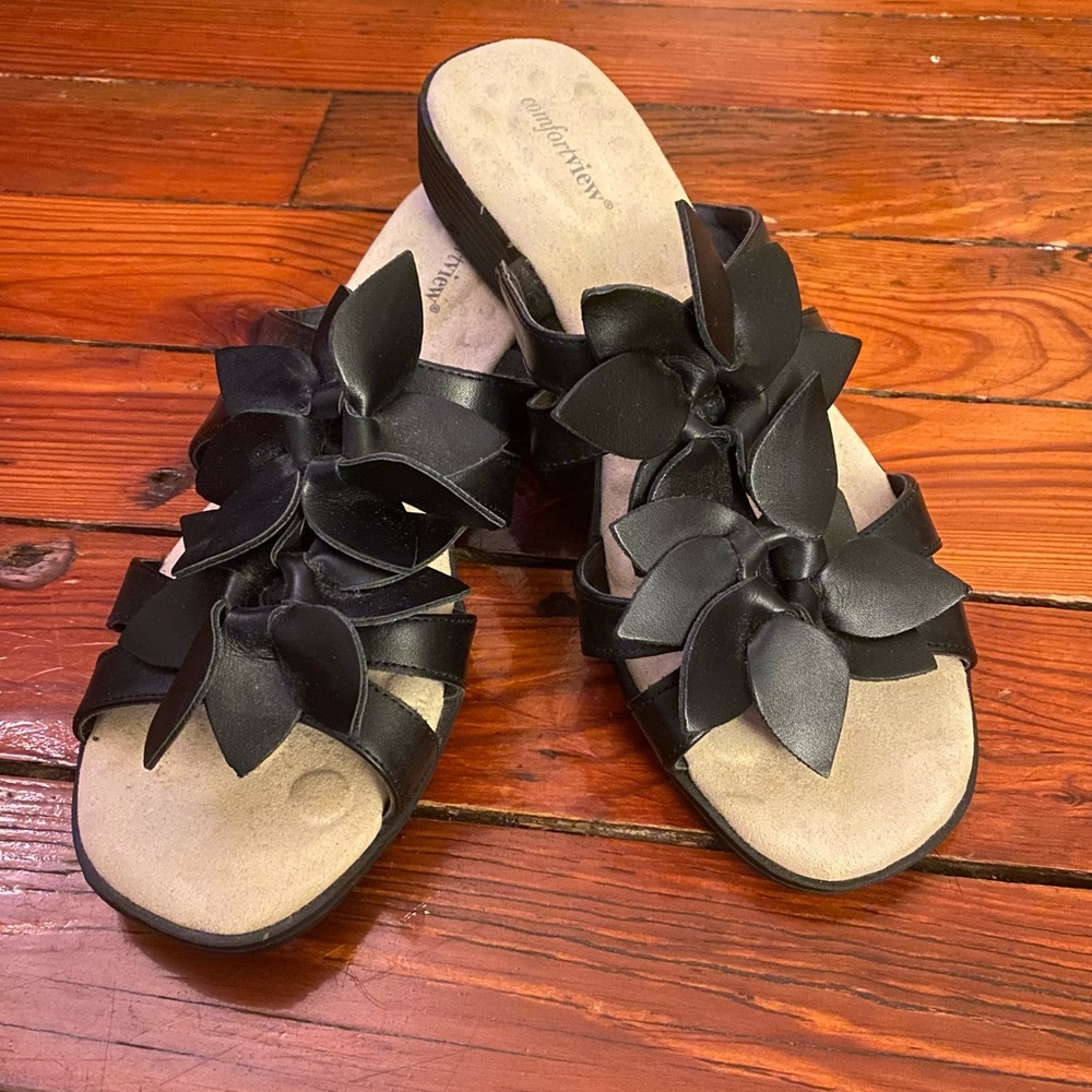 comfortview Black Floral Slip-On Sandals - Picture 2 of 9